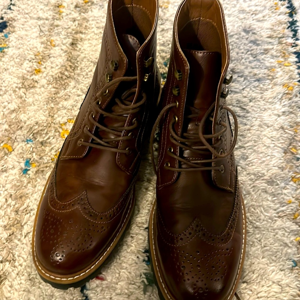 Dark brown club room boots